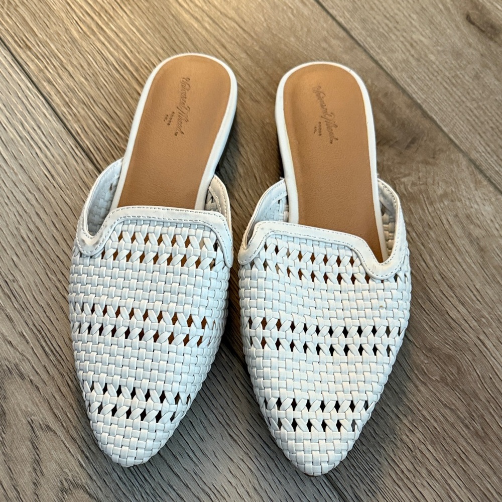 Universal Thread White Woven Mules